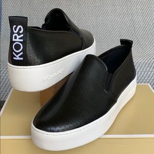 MICHAEL KORS TEDDY SLIP ON LASERED NAPPA PU BLACK